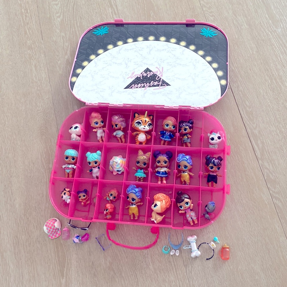 L.O.L. Surprise! huge lot with case and some accessorizes!